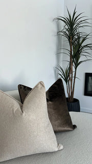 De-luxe mocha velvet cushion