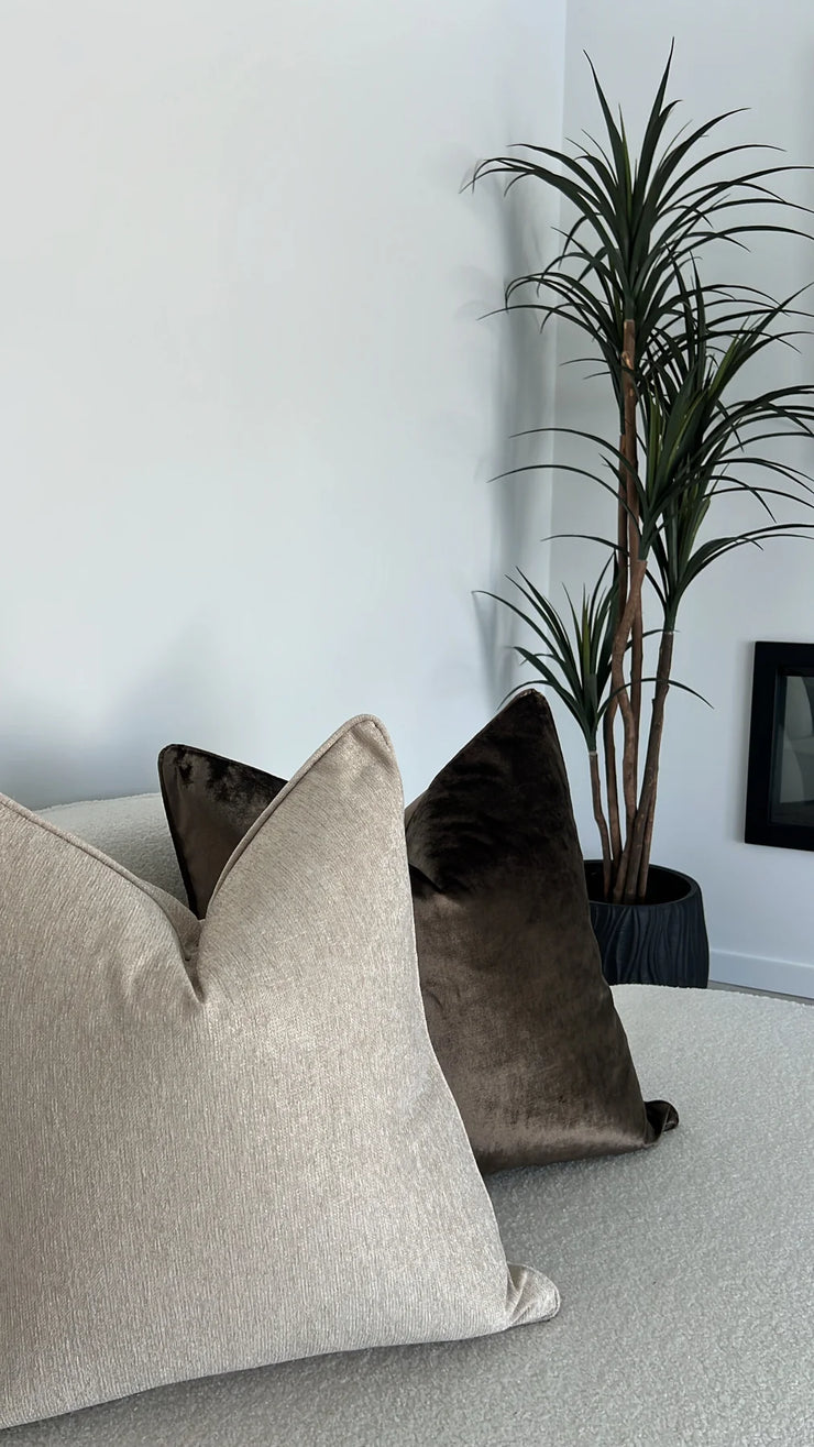De-luxe mocha velvet cushion