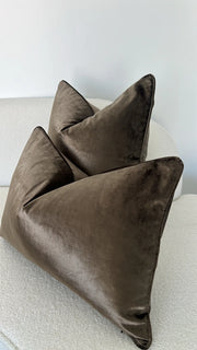 De-luxe mocha velvet cushion