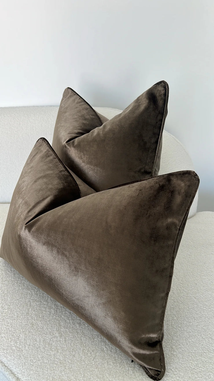De-luxe mocha velvet cushion